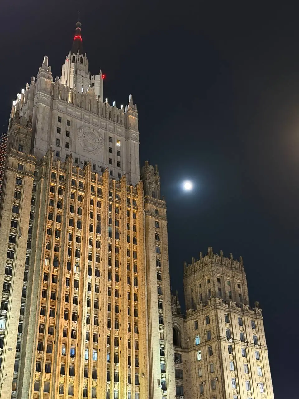 48 день
Как понять, какой Reels залетит?
Очевидно, что для этого нужно понимать три вещи:
Для кого мы снимаем? (Целевая аудитория.)
Какую проблему решаем?
Как подаём контент: хук, сценарий и т. д | Сетка — социальная сеть от hh.ru