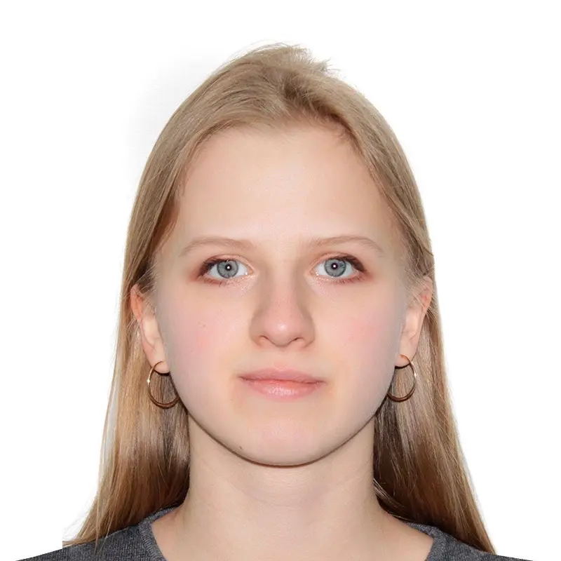Анна Захарова