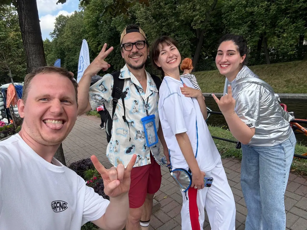 🟧 Фонтанка SUP × Ингосстрах — «Блестящая идея: быть открытым, жить смелее»
Третий год подряд команда Светланы Костромцовой реализует интеграцию Ингосстраха на фестивале «Фонтанка SUP» | Сетка — социальная сеть от hh.ru
