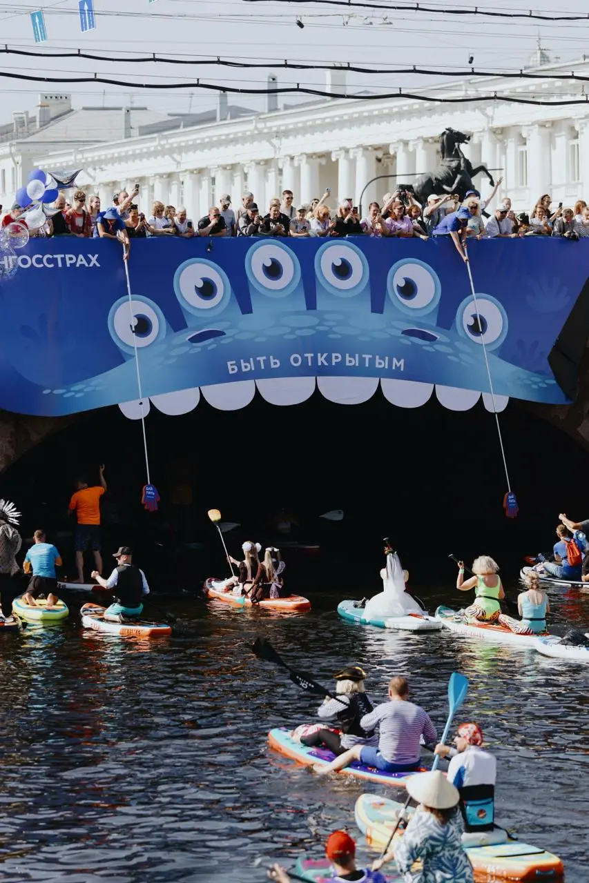 🟧 Фонтанка SUP × Ингосстрах — «Блестящая идея: быть открытым, жить смелее»
Третий год подряд команда Светланы Костромцовой реализует интеграцию Ингосстраха на фестивале «Фонтанка SUP» | Сетка — социальная сеть от hh.ru