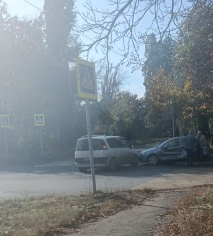 ДТП на пересечении ул. Депутатской и ул. Трубицына в Макеевке
Второй день подряд | Сетка — социальная сеть от hh.ru