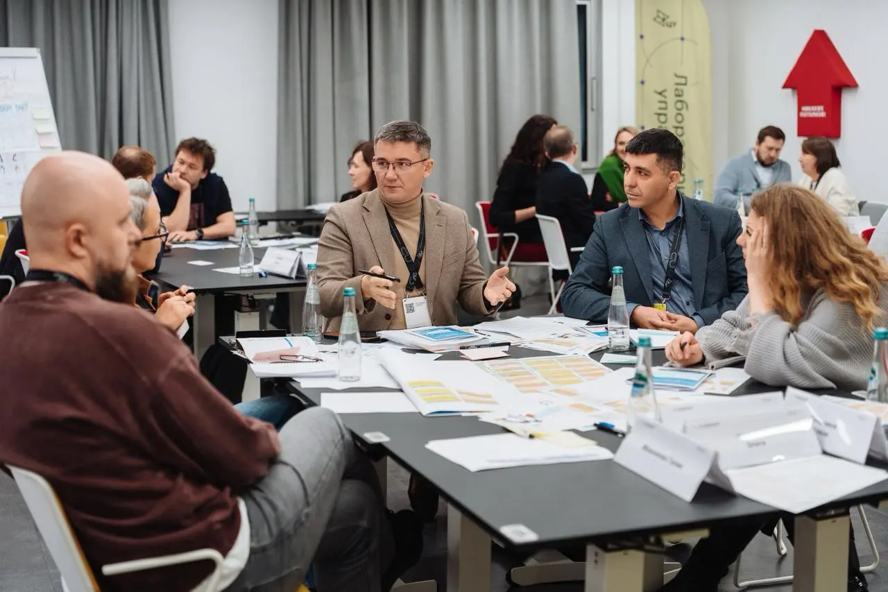 🎓 Какая картина описывает вашу команду?
Недавно стартовал новый поток нашей программы «Как управлять руководителями» | Сетка — социальная сеть от hh.ru