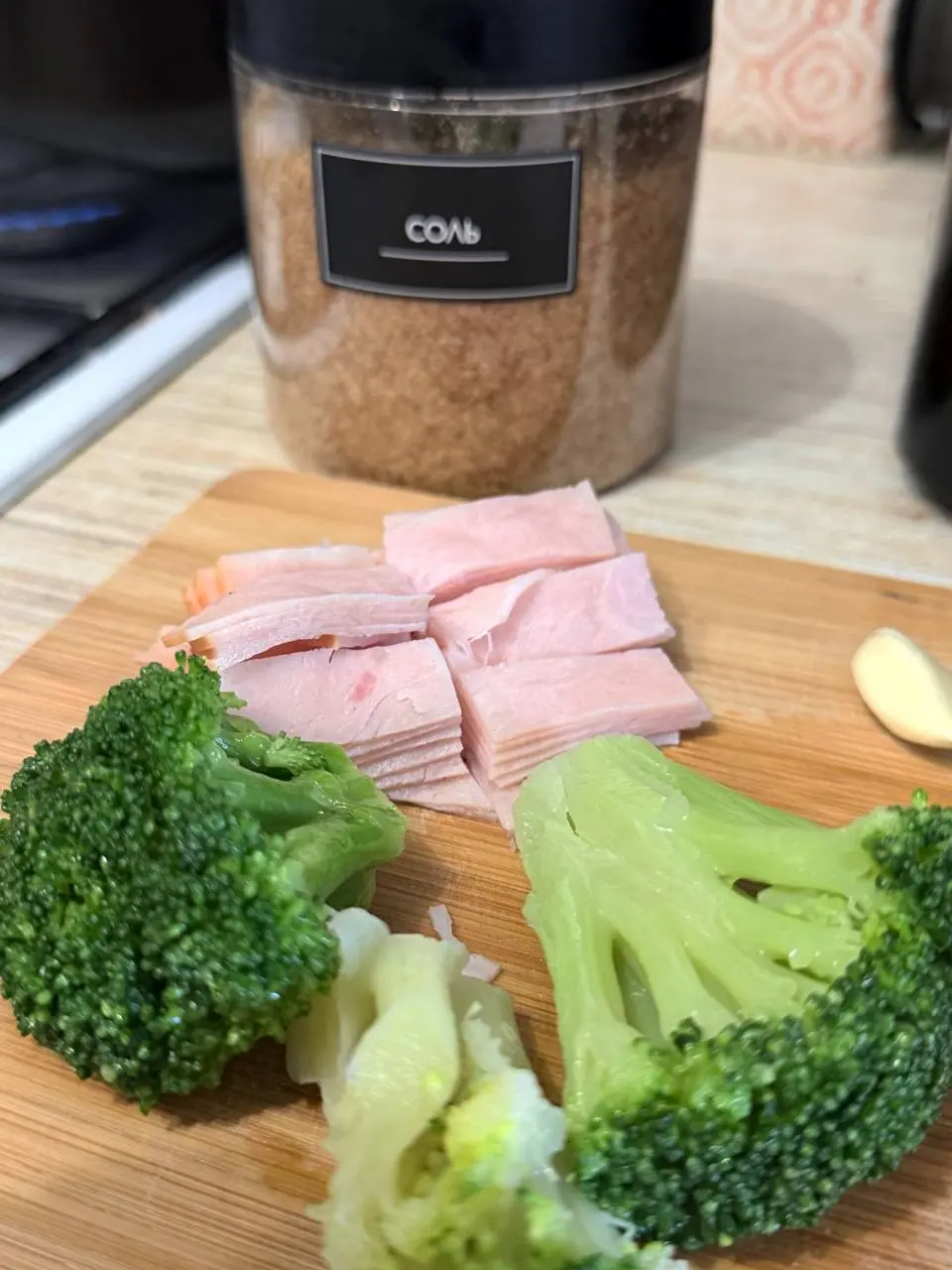 Стручковая фасоль 🌿
брокколи 🥦
ветчина/буженина 🌸
чеснок и соль со специями
яйца и сыр по желанию
масло оливковое
На сухую разогретую сковороду высыпать замороженные фасоль и брокколи | Сетка — социальная сеть от hh.ru