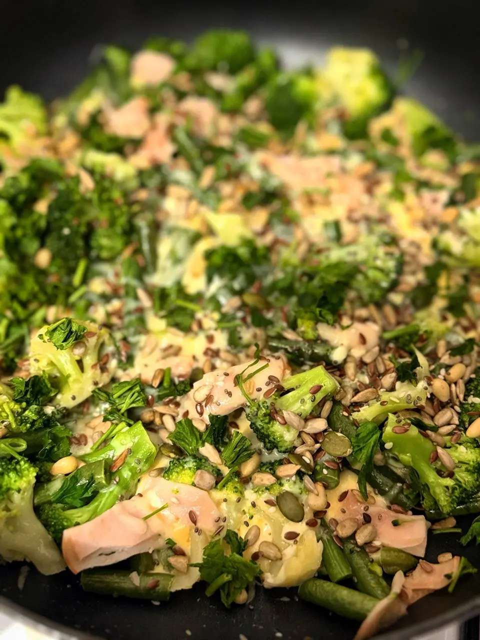 Я еще посыпаю смесью семян, беру в 5ке их линейку "вкус и польза" 🥑 | Сетка — социальная сеть от hh.ru