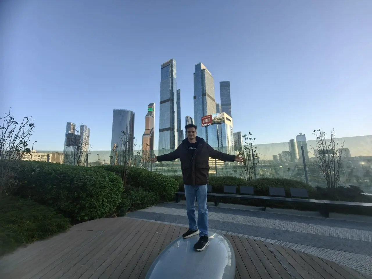 На выходных гулял по центру и запечатлел вот какие красивые виды. Просто красиво, просто космос! 👩‍🚀 | Сетка — социальная сеть от hh.ru