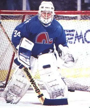 ✏️ В этот день...
🏒 В 1989 году Сергей Мыльников стал первым вратарём из СССР, сыгравшим в НХЛ. Он отразил 31 бросков в матче с «Бостоном» (2-4) | Сетка — социальная сеть от hh.ru