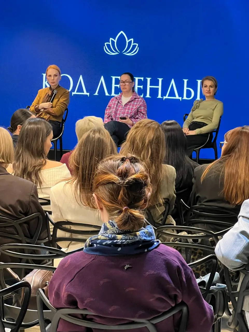 Была на встрече лидеров «Кода Легенды». Обсуждали много чего.
Про тренды продвижения.
Про площадку MAX скажу отдельно: если вас там ещё нет — идите и заводите канал прямо сейчас | Сетка — социальная сеть от hh.ru