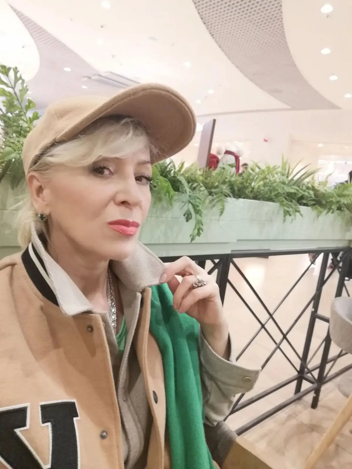 Я НАБЛЮДАТЕЛЬ
Xenialong
Литература:
1. Роберт Антон Уилсон,
американский писатель, философ, исследователь .
2. Стивен Волински, (развил направление Уилсона в практическом ключе) | Сетка — социальная сеть от hh.ru