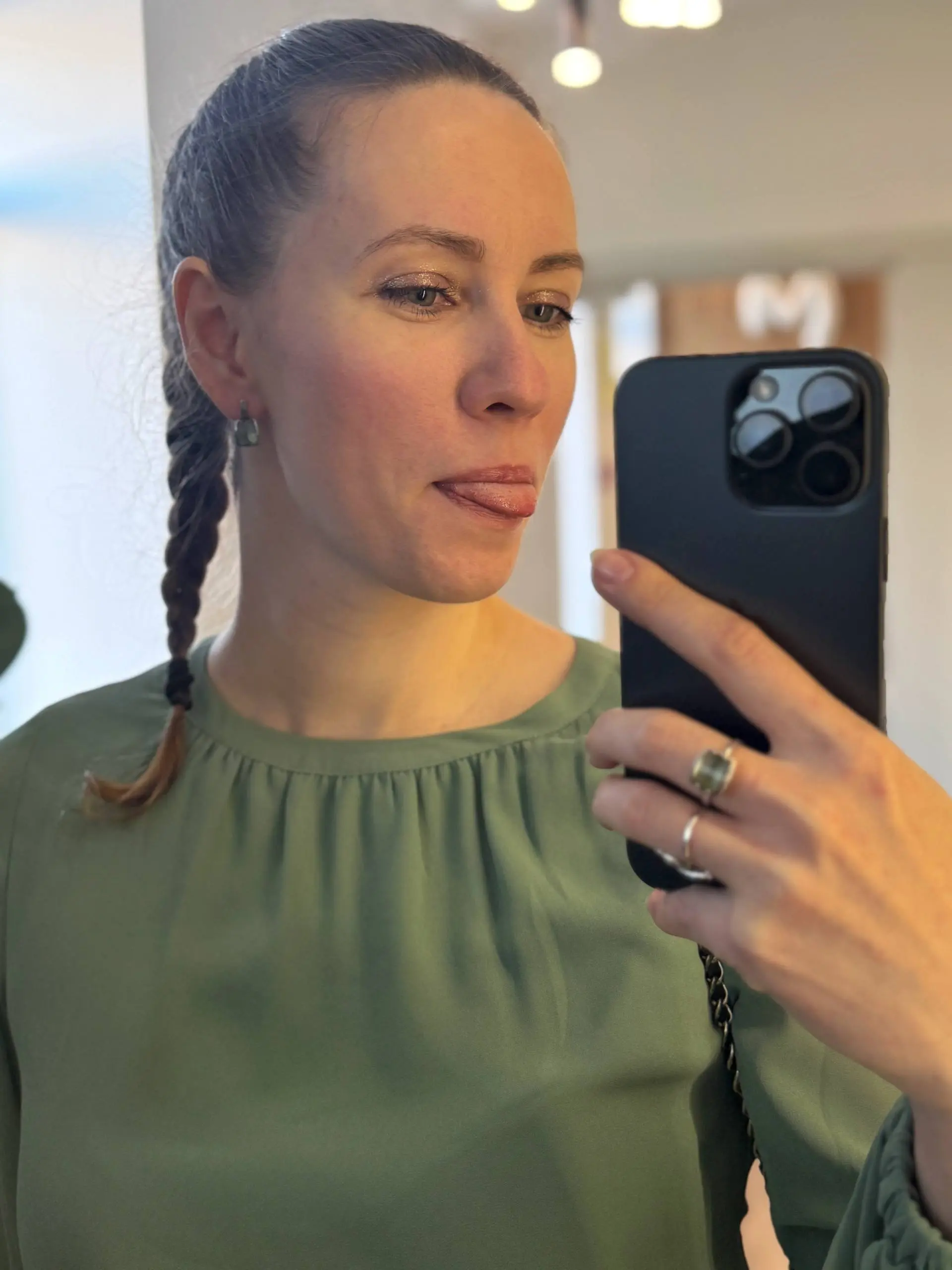 🙀Почему нанимать кого-то чтобы вели блог за вас — это глупость и предательство себя?
Я писала подписчикам с предложением прийти учиться самопиару | Сетка — социальная сеть от hh.ru