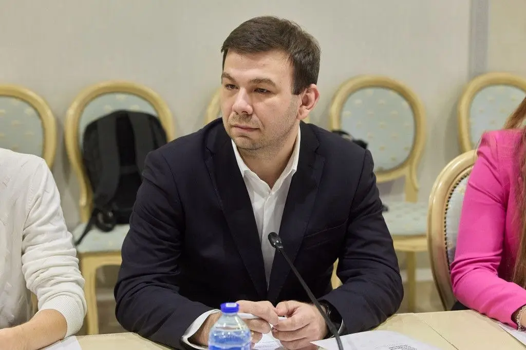Продолжение круглого стола на тему празднования Дня народного единства.
На этот раз в обсуждении приняли участие коллеги из других землячеств | Сетка — социальная сеть от hh.ru