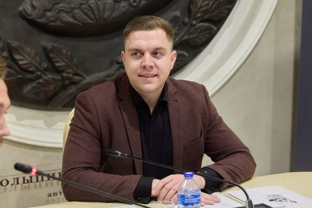 Продолжение круглого стола на тему празднования Дня народного единства.
На этот раз в обсуждении приняли участие коллеги из других землячеств | Сетка — социальная сеть от hh.ru