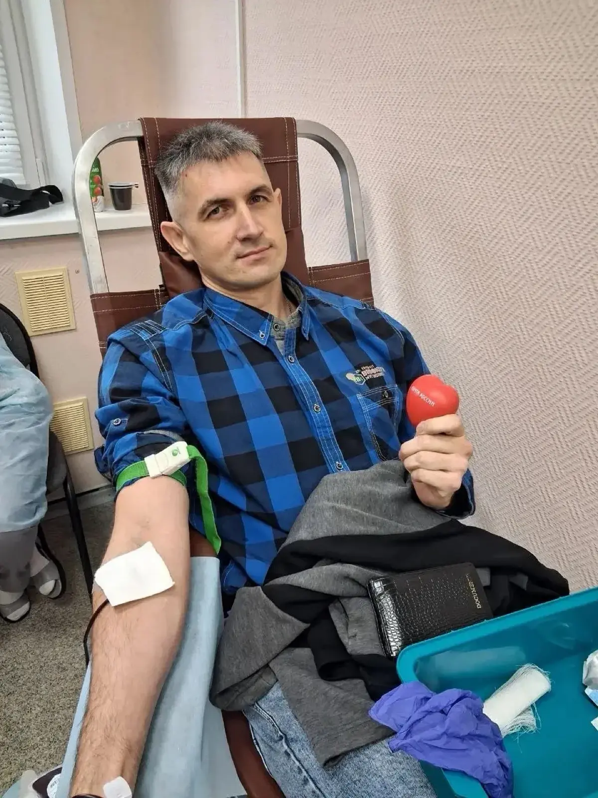 ❤️‍🩹Традиция спасать жизни: сотрудники УФПС Красноярского края пополнили банк крови на 9 литров! 🫶
🩸Каждые три секунды на планете кому-то жизненно необходима донорская кровь | Сетка — социальная сеть от hh.ru