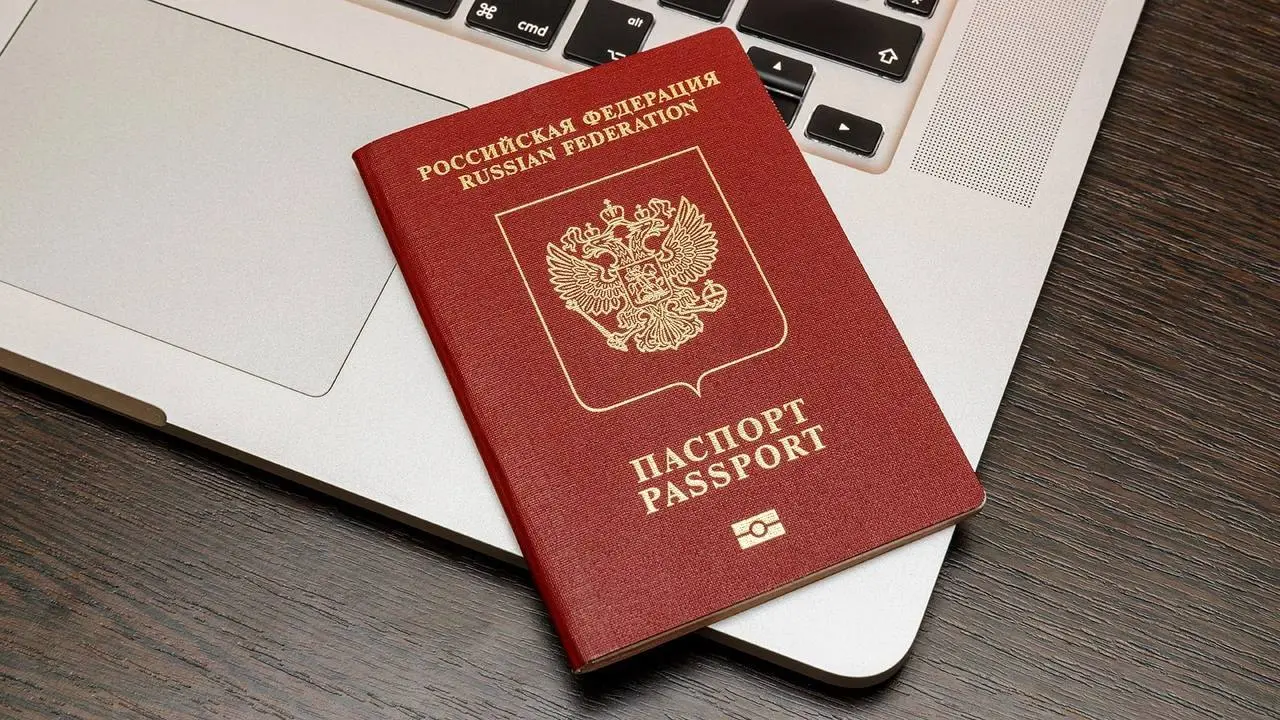 Мужчинам призывного возраста могут отказать в выдаче загранпаспорта, если у них нет военного билета.
Об этом заявили в МВД России. | Сетка — социальная сеть от hh.ru