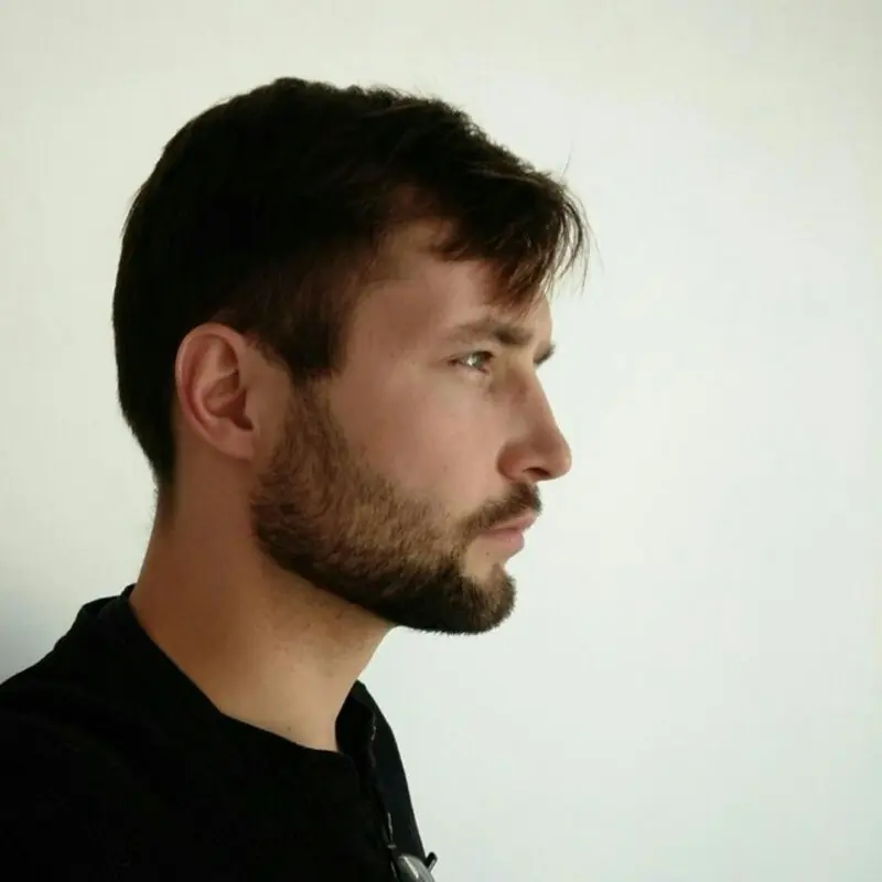 Роман Ларин