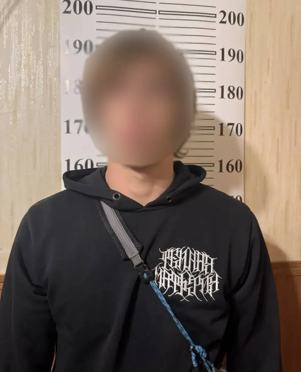 Полиция задержала двоих пиздюков, организовавших драки в Донецке
Ранее сообщалось, что в драку влез якобы сотрудник полиции, однако информация не подтвердилась. | Сетка — социальная сеть от hh.ru