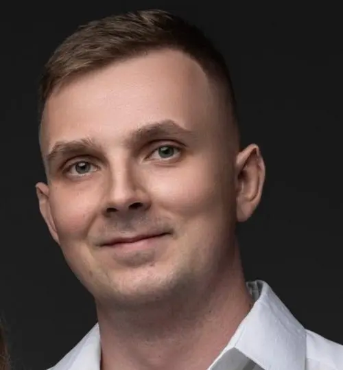 Максим Волков