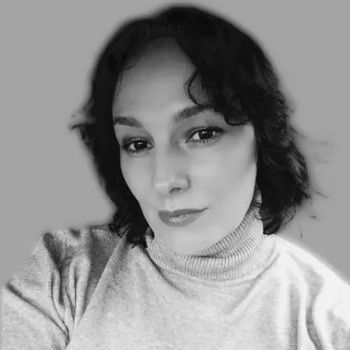 Анастасия Сухомлинова