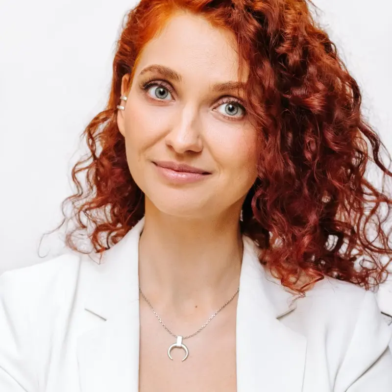Алёна Савинова