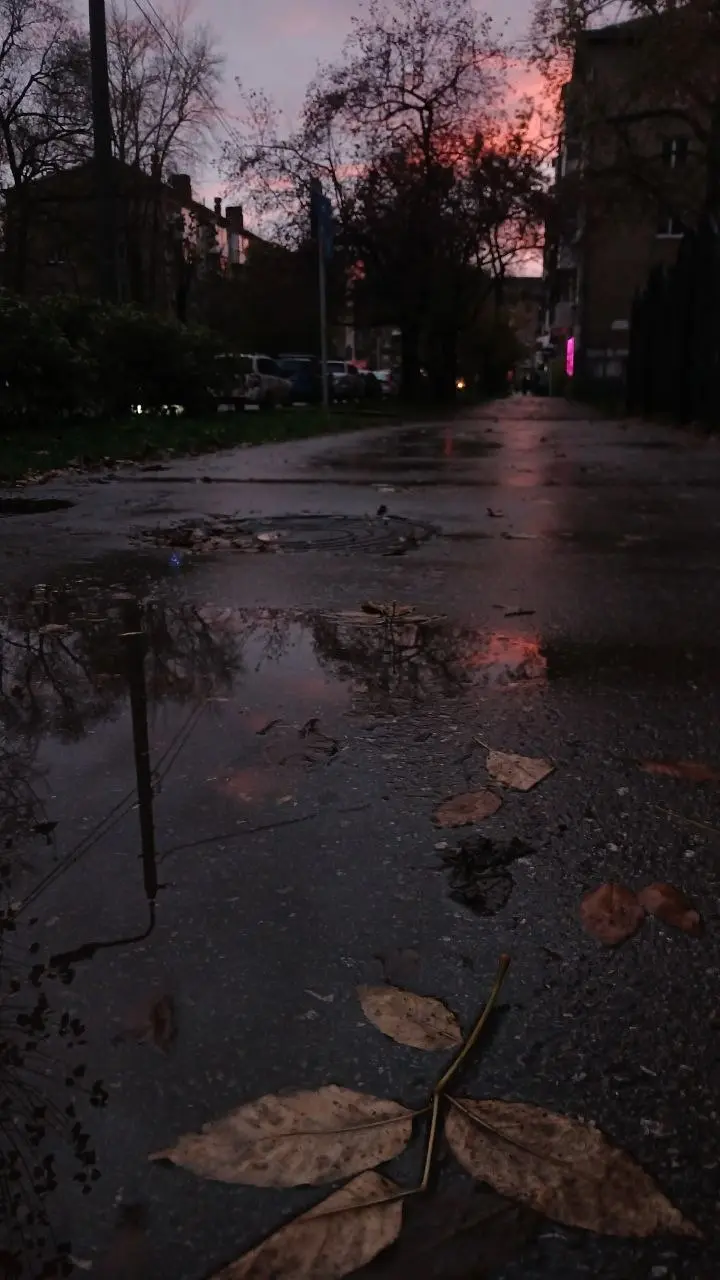 Сдала три съемки из четырёх, но особо показать нечего. Вот доделаю четвертую, там материала аж на две! публикации.
А пока смотрите на небо за четыре разных дня | Сетка — социальная сеть от hh.ru