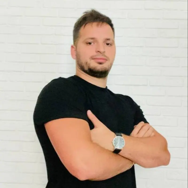 Александр Мирошниченко
