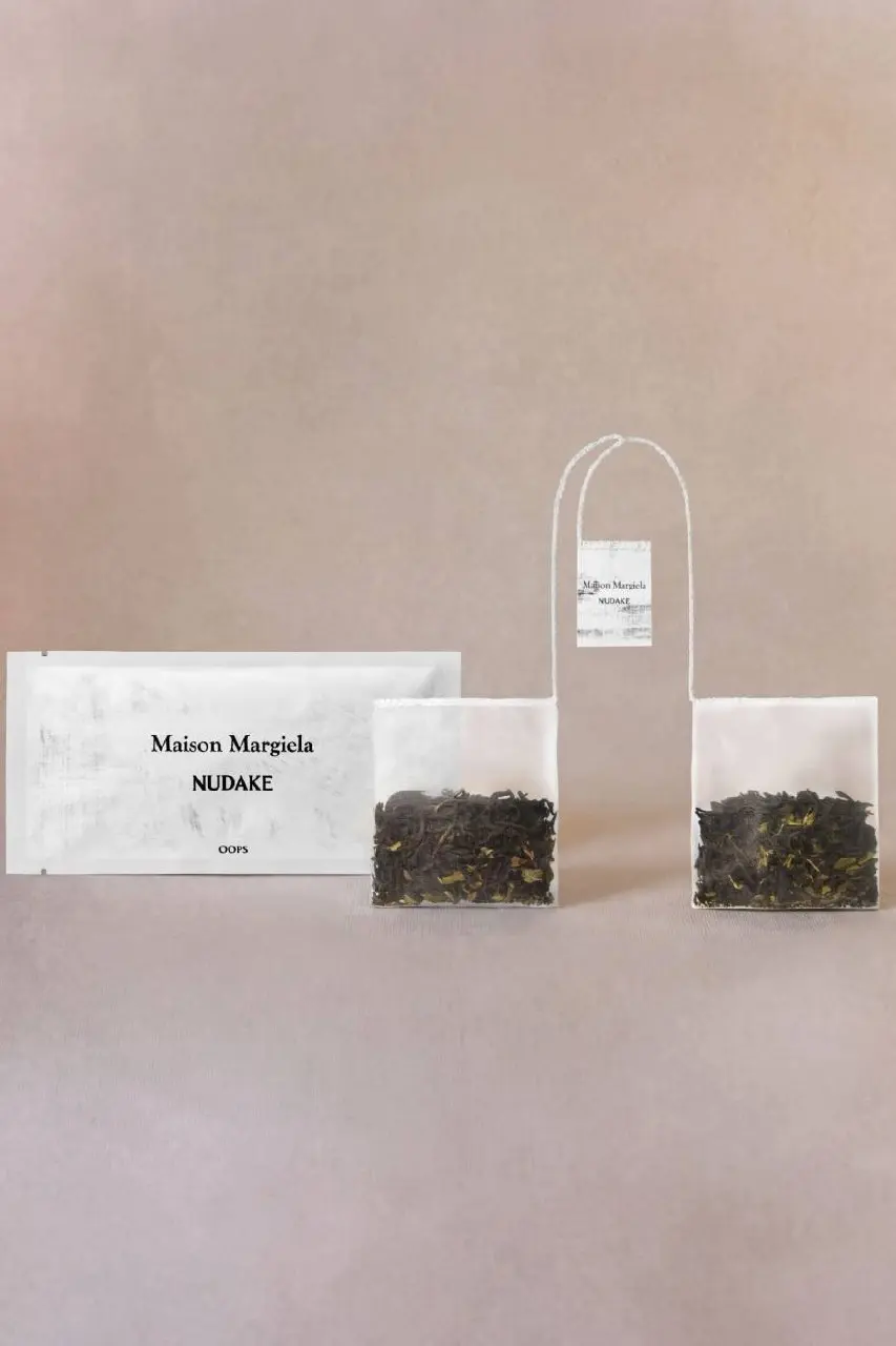 Maison Margiela и корейская кондитерская NUDAKE выпустили первую совместную коллекцию – чайную. Называется OOPS и отражает идею «одного чаепития на двоих» | Сетка — социальная сеть от hh.ru