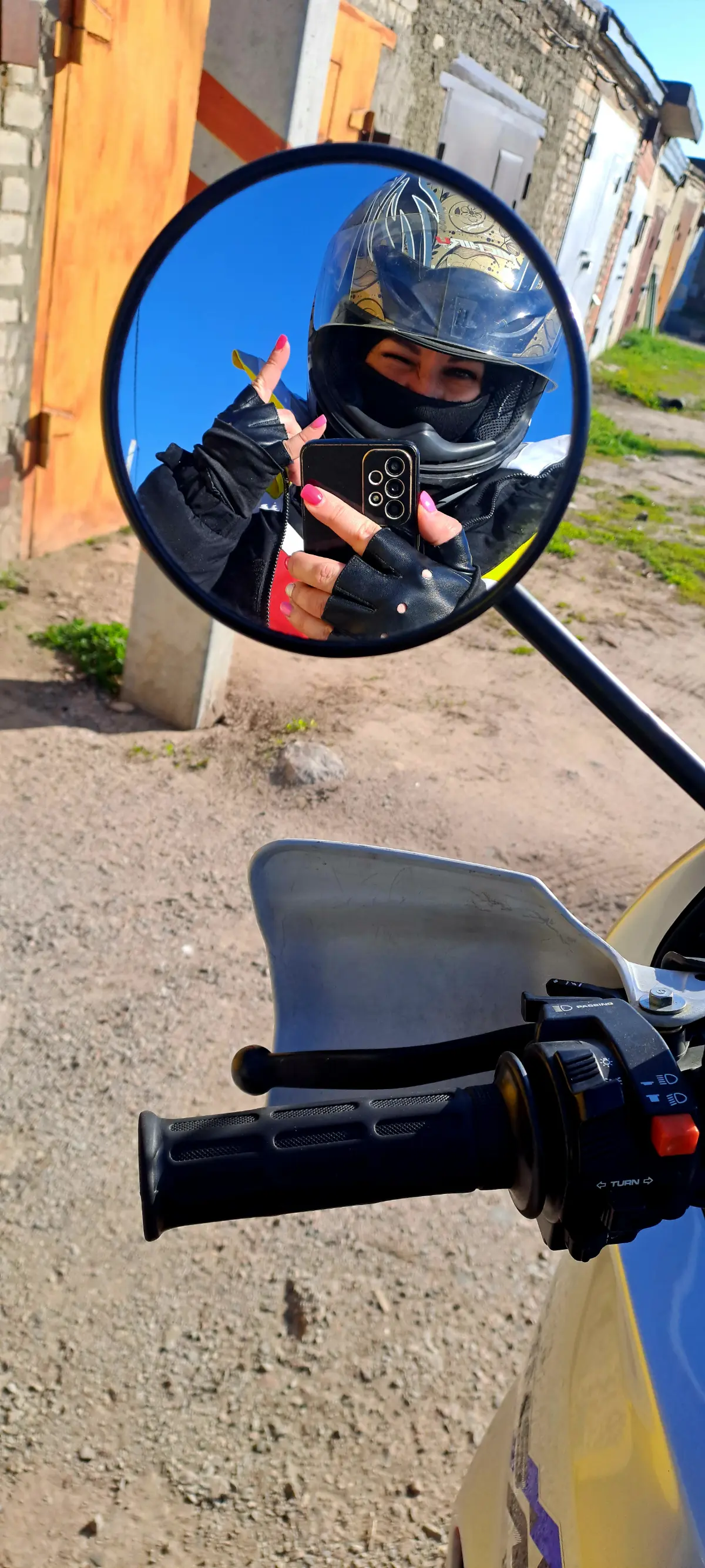 Этот мотосезон просто отказывается закрываться! 🏍️🍂 | Сетка — социальная сеть от hh.ru