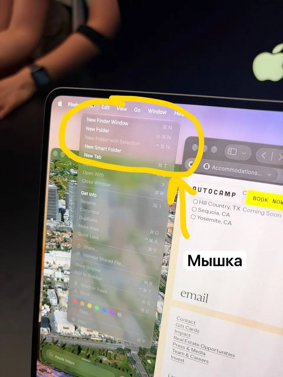 Кстати касаемо сенсорного экрана, при касании пальцем интерфейс меняться умеет: | Сетка — социальная сеть от hh.ru
