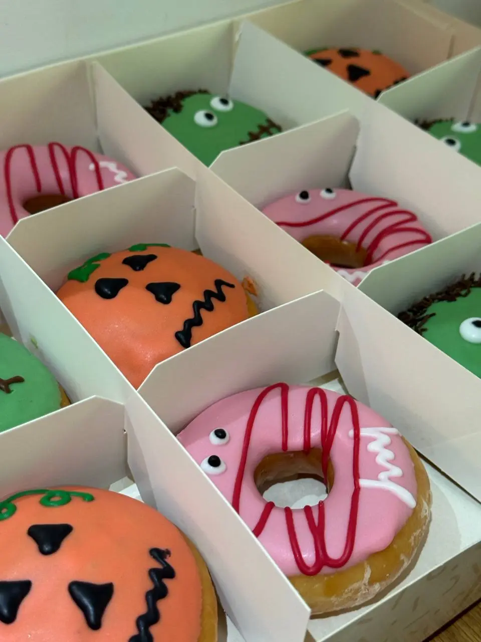 А у нас сегодня тыквенный спас 🎃
Отмечаем в офисе настолками, винным казино и вкусной едой ✌️ | Сетка — социальная сеть от hh.ru