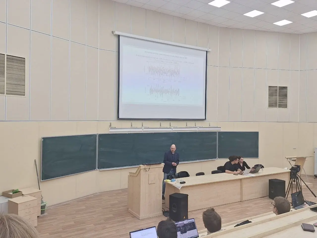 "Только то знание ценно, что острой иглой прочертило по душе"
Сегодня был на лекции Александра Дьяконова на Физтехе. Для тех кто не шарит, он был первым top1 на Kaggle в 2012 | Сетка — социальная сеть от hh.ru
