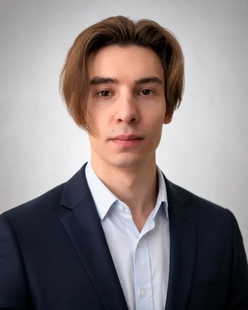 Роман Отряков
